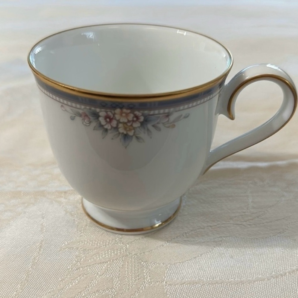 Noritake Floral Mug with Gold Accent - Picture 2 of 2